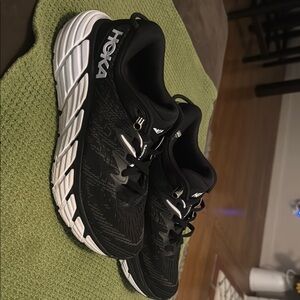 Hoka Black Gaviota 4